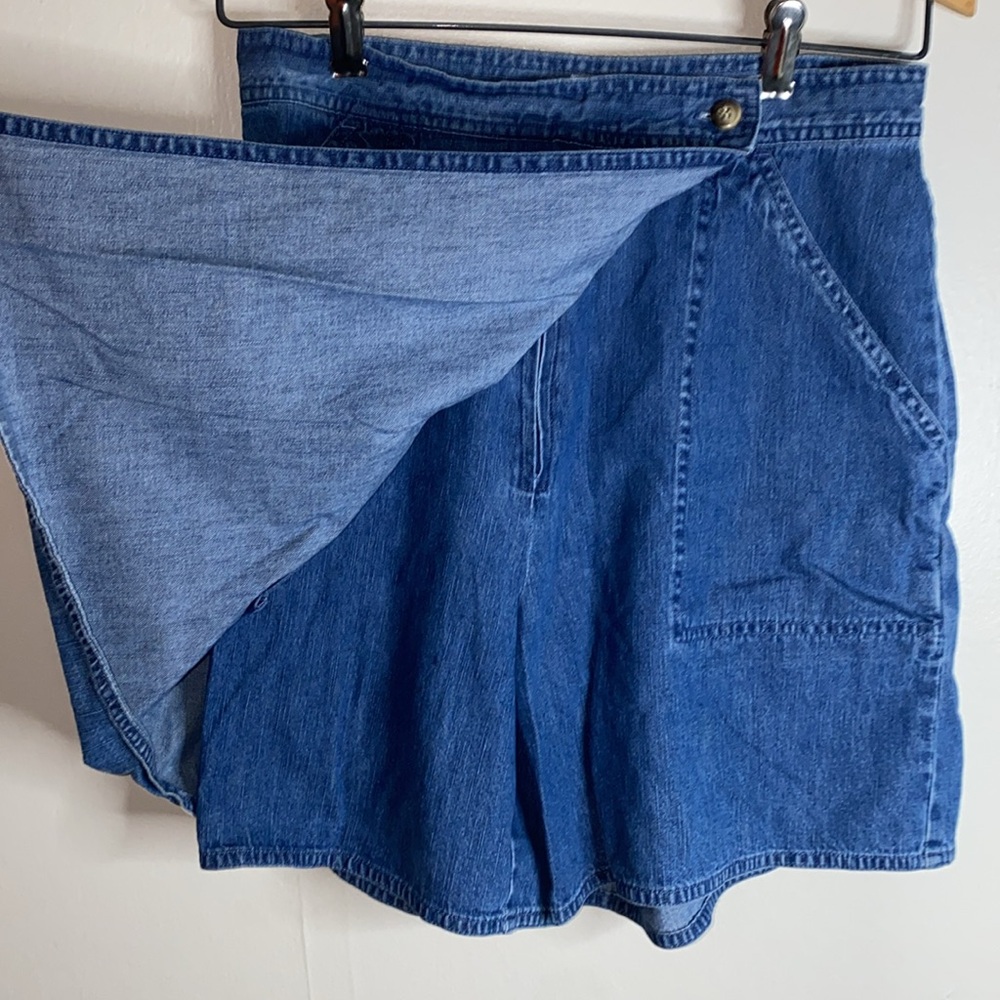 🎱Adorable Vintage Jean half buttoned half shorts! - Picture 3 of 9